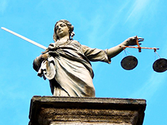 corta giustizia statua