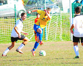 corta masera calcio femminile azione