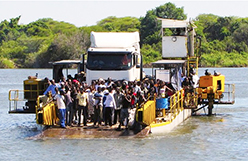 corto guado barca immigrati