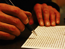 corta firma mano penna