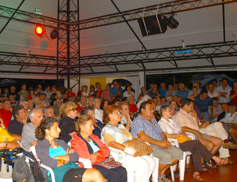 corta festa lucciola pubblico