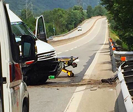 corta furgone incidente barella