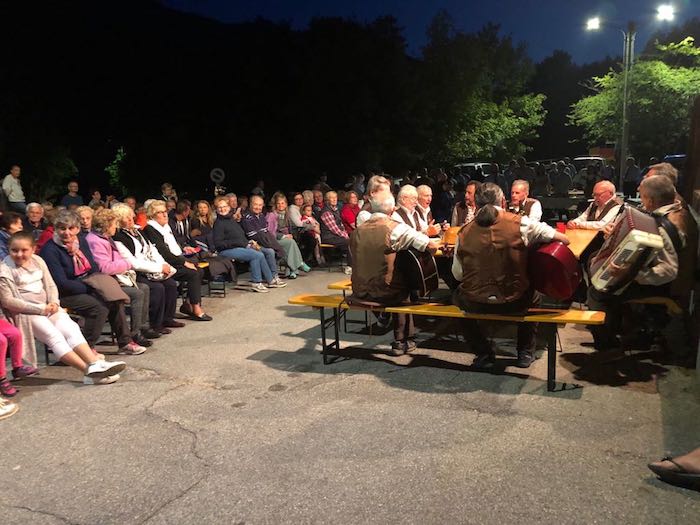 Druogno: canzoni e compagnia per una serata speciale al mulino di Sasseglio - Foto