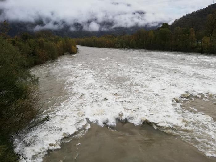Premosello: con la tregua del maltempo si ripuliscono griglie e strade - Foto  
