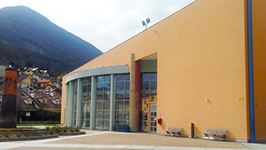 corto fabbrica esterno vetrata